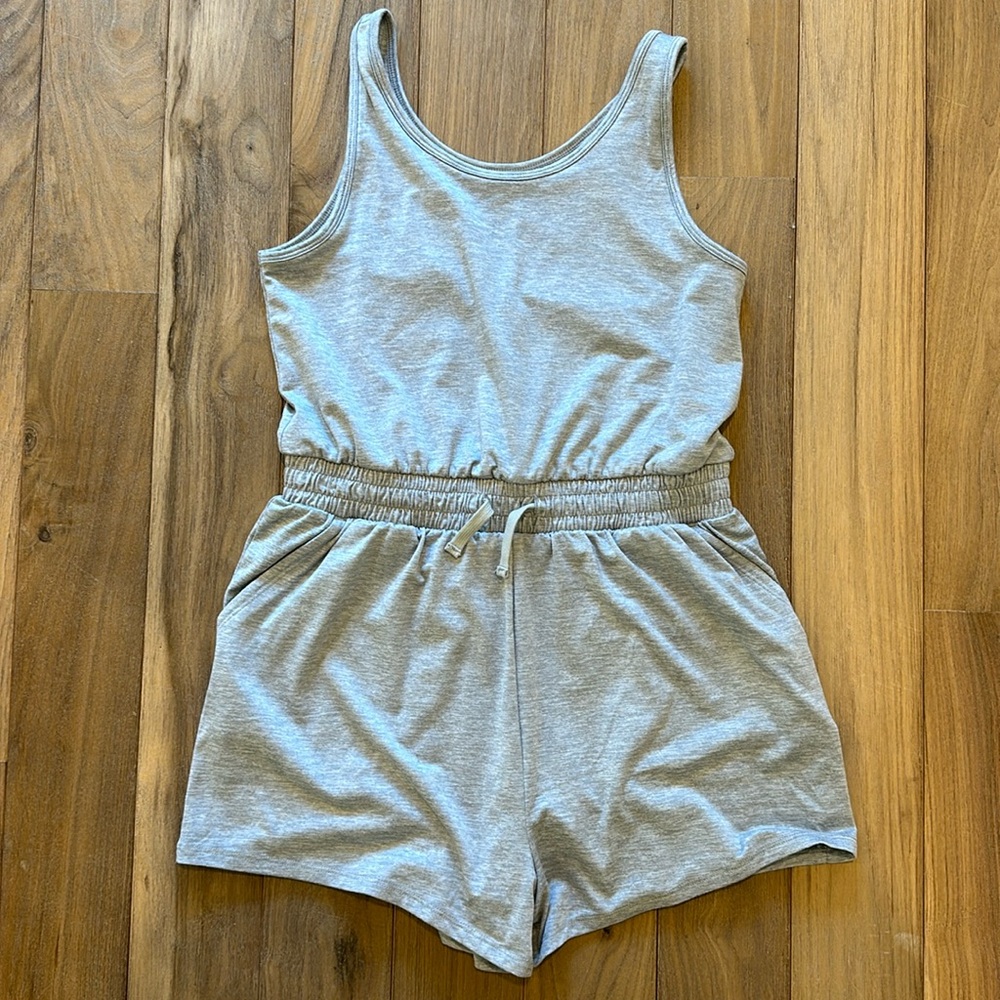 Girls size 15/16 Abercrombie ypb active romper. Like new!